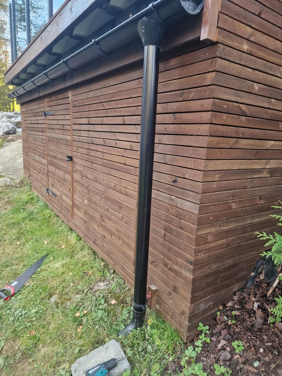 Nykledd utebod med takrenne