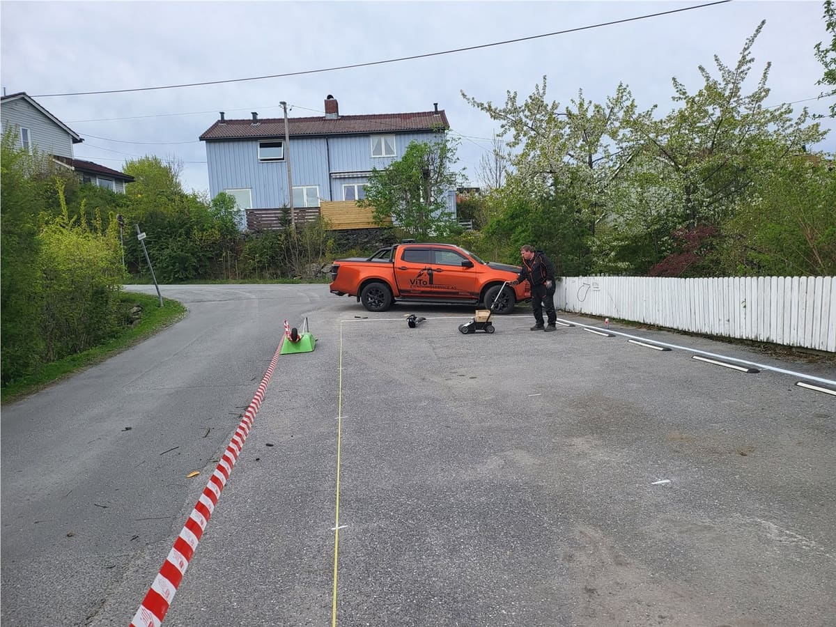 ViTo utfører vedlikehold på et parkeringsområde